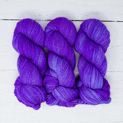 Market Town Yarns - Squishy Sock - Squishy DK - Silky 4-ply - Silky DK Yarn - 100g in colourway Feelin' Blue | Yarn Worx