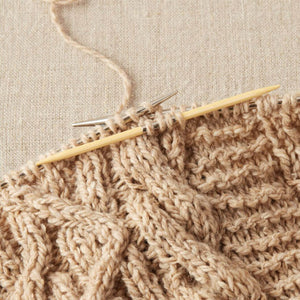 Cocoknits - Bamboo Cable Needles shown with all 5 needles laid on a cloth | Yarn Worx