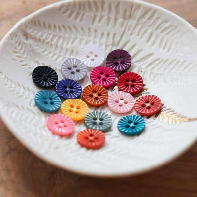 Lise Tailor - Daisy Buttons 12mm (various colours) | Yarn Worx