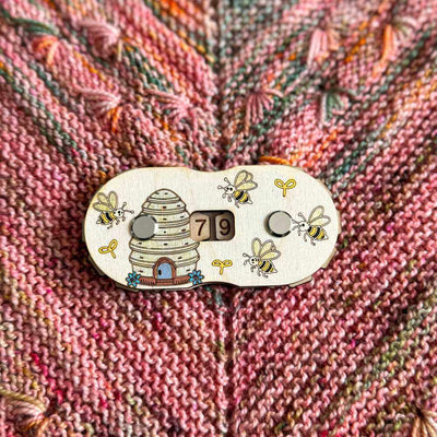 Market Town Yarns - Row Counter - Hand Painted Bees | Yarn Worx