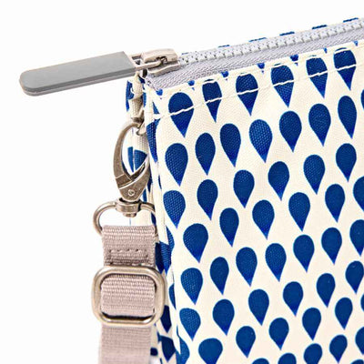 picture showing zip and buckle detail of the crossbody bag | Yarn Worx