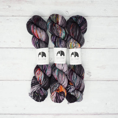 Black Elephant Merino Sock Yarn - Gloaming | Yarn Worx