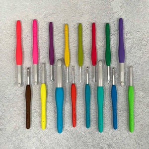  Clover 43-405 Crochet Hook Set, 10 Pieces, 3 Pieces, Mini  Scissors, Knit Gauge, Crochet Case